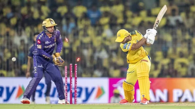 फिर फेल हुए धोनी के धुरंधर… नरेन-वरुण की चली फिरकी, कोलकाता ने CSK को धो डाला