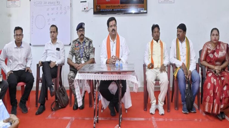 उपमुख्यमंत्री शर्मा ने राज्य शासन की समस्त योजनाओं के लाभ दिलाने के दिए निर्देश