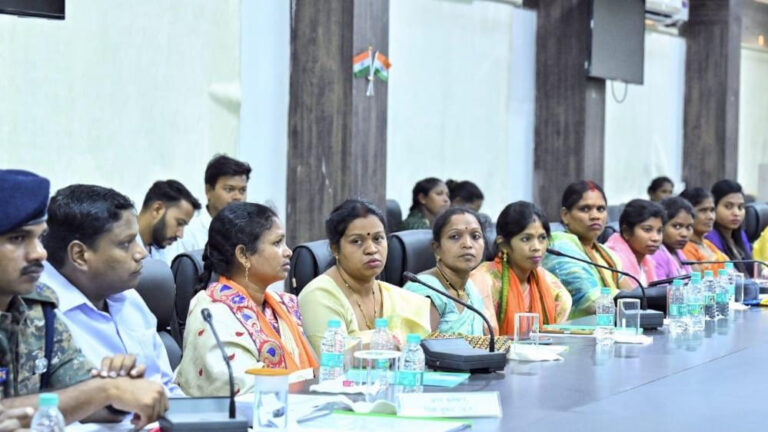 उपमुख्यमंत्री विजय शर्मा बस्तर को माओवाद से मुक्त करने के संकल्प के साथ सुकमा पहुँचे