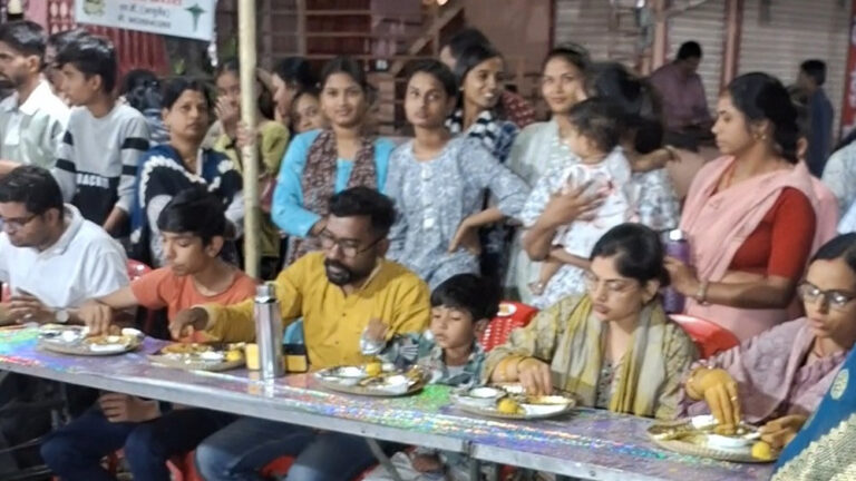 उज्जैन : हनुमान जनमोत्स्व पर 10000 श्रद्धालुओं का भंडारा, गोल्डन बुक ऑफ वर्ल्ड रिकॉर्ड में दर्ज, 70 लोगों की टीम ने किया जबरदस्त काम