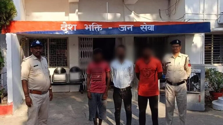 कोतवाली अनूपपुर पुलिस ने रात्रि काम्बिंग गश्त में 05 फरार वारंटी गिरफ्तार कोतवाली अनूपपुर पुलिस ने रात्रि काम्बिंग गश्त में 05 फरार वारंटी गिरफ्तार