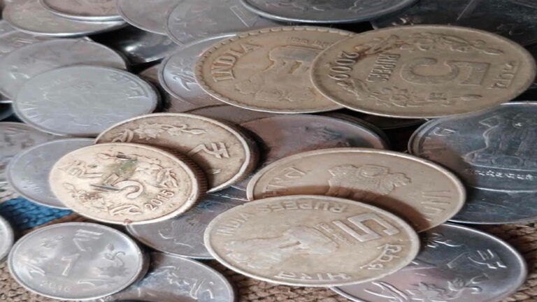 बैंकों में छोटे नोटों की कमी, व्यापारियों को हो रही परेशानी, कमीशन देकर खुल्ले पैसे जुटाने को मजबूर हो रहे