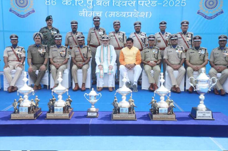 देश की आंतरित सुरक्षा में सीआरपीएफ का अदम्य साहस और समर्पण सराहनीय: केन्द्रीय मंत्री शाह