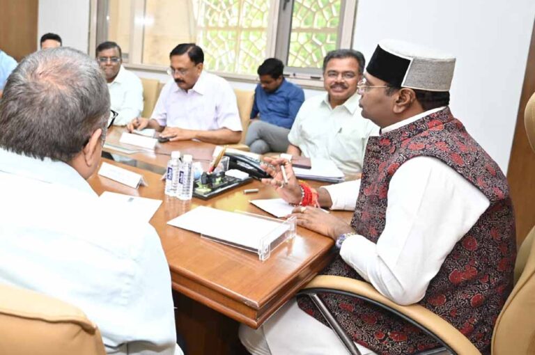 मंत्री सारंग ने कहा कि कमेटी गठित कर सहकारिता एक्ट और गाइडलाइन का अध्ययन किया जाये