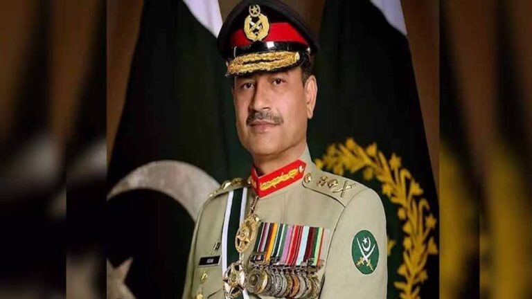 जनरल मुनीर ने कहा कि पाकिस्तान की कहानी अपने बच्चों को जरूर बताएं. ताकि वे पाकिस्तान की कहानी न भूलें