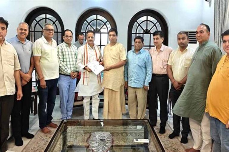 उप मुख्यमंत्री शुक्ल से आचार्य बालकृष्ण ने की सौजन्य भेंट