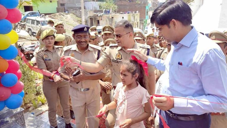 99 दिन में बनकर तैयार हुई सत्यव्रत पुलिस चौकी, डीएम और एसपी ने किया लोकार्पण