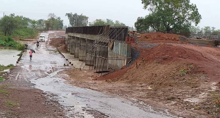 5 साल बाद भी अधूरी पड़ी 109 करोड़ की सड़क, पूर्व वन मंत्री के भाई की कंपनी पर गंभीर आरोप