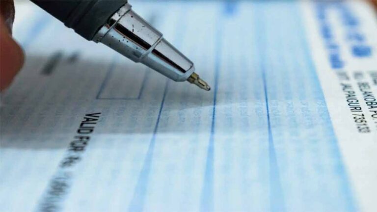 चेक पर फर्जी हस्ताक्षर कर निकाले दो लाख, जांच में जुटी पुलिस