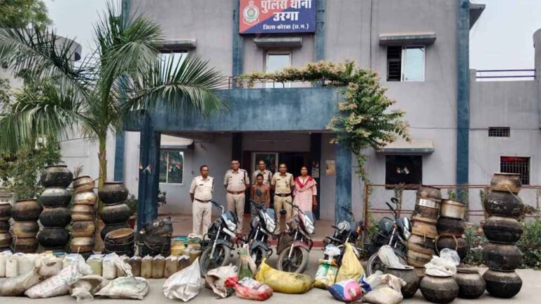 नाला किनारे चल रहे अवैध कारखाने में दबिश, पुलिस ने 860 लीटर महुआ शराब की जब्त