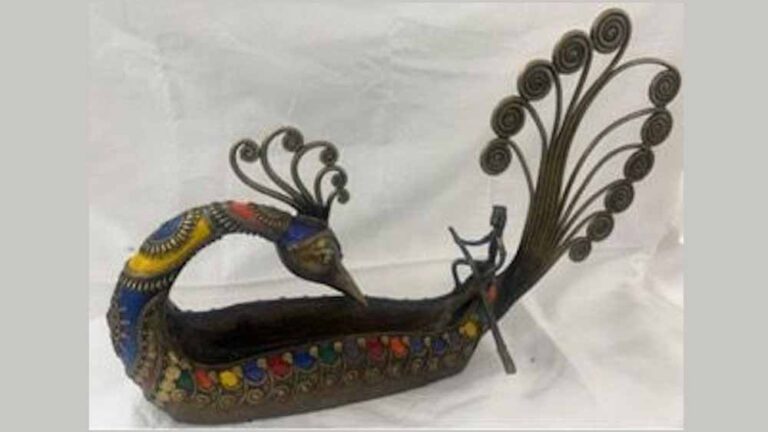 छत्तीसगढ़ का प्रधानमंत्री मोदी ने बढ़ाया मान, थाईलैंड की प्रधानमंत्री को भेंट की डोकरा पीतल की ‘मोर नाव’ छत्तीसगढ़ का प्रधानमंत्री मोदी ने बढ़ाया मान, थाईलैंड की प्रधानमंत्री को भेंट की डोकरा पीतल की ‘मोर नाव’