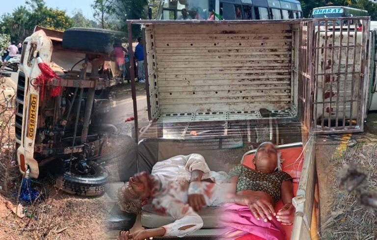 ग्रामीणों से भरी पिकअप पलटी, 25 घायल, 6 की हालत गंभीर ग्रामीणों से भरी पिकअप पलटी, 25 घायल, 6 की हालत गंभीर