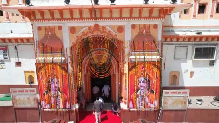 रामनवमी पर राम राजा सरकार को 25 क्विंटल शुद्ध देसी घी के लड्डू का लगेगा भोग रामनवमी पर राम राजा सरकार को 25 क्विंटल शुद्ध देसी घी के लड्डू का लगेगा भोग