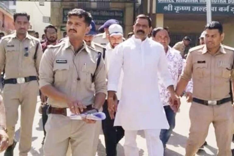 इंदौर नगर निगम के विपक्षी नेता चिंटू चौकसे को हत्या के प्रयास के आरोप में गिरफ्तार किया गया