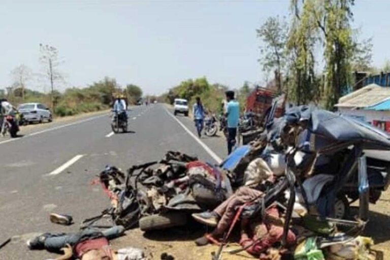 बीना: जेरई गांव के पास ट्रक की टक्कर से कार और स्कूटर सवार तीन की मौत