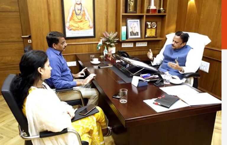 प्रदेश में वरिष्ठ चिकित्सकों को 70 वर्ष तक संविदा सेवा देने का प्रस्ताव होगा तैयार : उप मुख्यमंत्री शुक्ल प्रदेश में वरिष्ठ चिकित्सकों को 70 वर्ष तक संविदा सेवा देने का प्रस्ताव होगा तैयार : उप मुख्यमंत्री शुक्ल