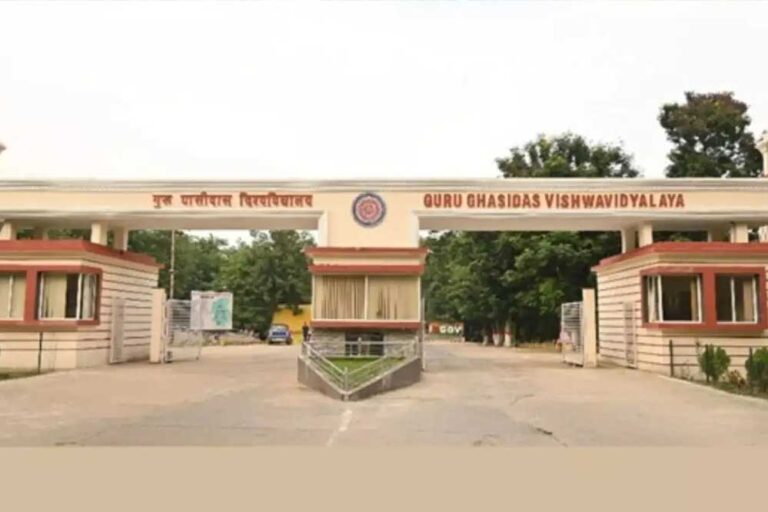 बिलासपुर :GGCU में  हिन्दू छात्रों को नमाज पढ़ाने का विवाद में सात प्रोफेसरों और एक छात्र पर धार्मिक भावनाएं भड़काने का आरोप