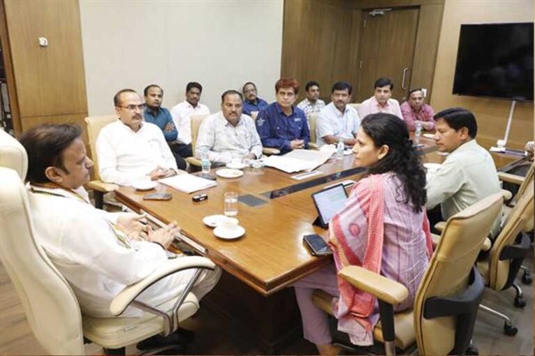 उप मुख्यमंत्री के आश्वासन के बाद सोमवार को अनिश्चितकालीन हड़ताल समाप्त कर दी गयी