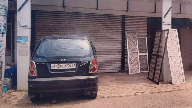 न्यायालय मे विचाराधीन व्यवसायिक भूमि कृषि भूमि मे परिवर्तित , आवेदक ने अनुविभागीय अधिकारी राजस्व कि भूमिका पर उठाया सवाल