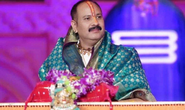 कथावाचक पं प्रदीप मिश्रा बंगाल हिंसा पर भड़के बोले – मैडम को सुधारने के लिए भी एक शिव महापुराण कथा करना पड़ेगी