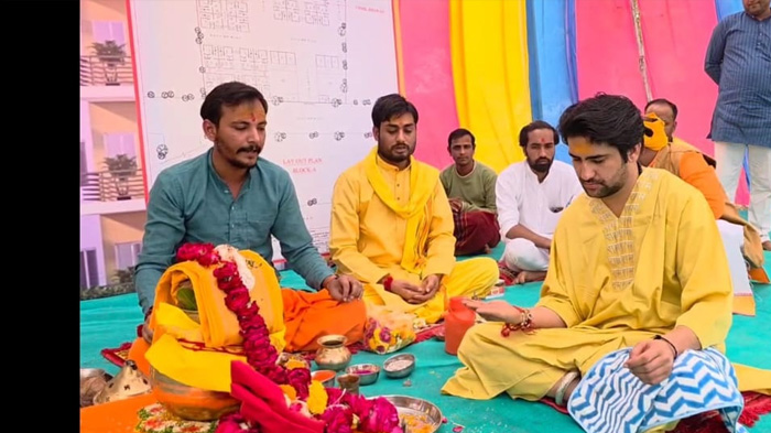 पं. धीरेन्द्र कृष्ण शास्त्री ने हिन्दू राष्ट्र ध्वज घोषित करने के बाद अब हिन्दू ग्राम बनाने की तैयारी शुरू कर दी पं. धीरेन्द्र कृष्ण शास्त्री ने हिन्दू राष्ट्र ध्वज घोषित करने के बाद अब हिन्दू ग्राम बनाने की तैयारी शुरू कर दी