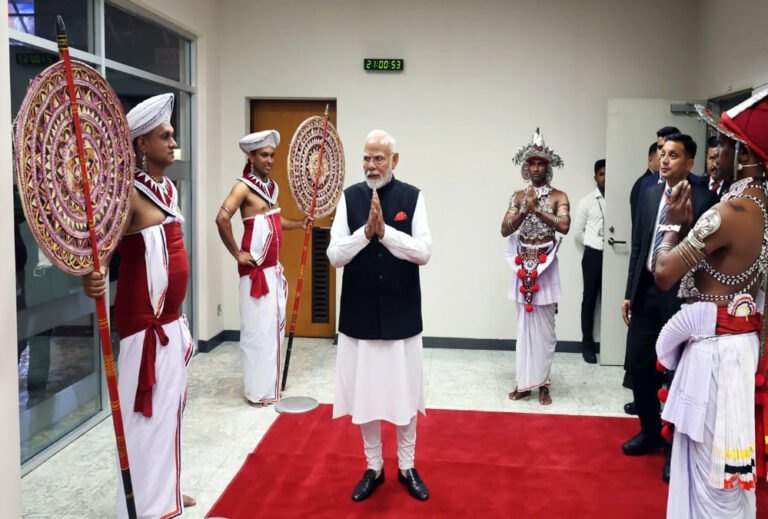 PM मोदी 6 साल बाद श्रीलंका दौरे पर पहुंचे मिला ग्रैंड वेलकम, 5 मंत्रियों ने की अगवानी, मिला ‘गार्ड ऑफ ऑनर’