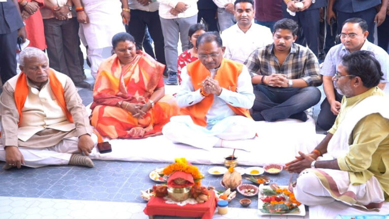 CM साय ने कांसाबेल विकास खंड के ग्राम बगिया में 72 लाख 30 हजार की लागत से निर्मित हेलीपेड लाउन्ज का लोकार्पण किया