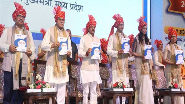 उप मुख्यमंत्री शुक्ल रवींद्रनाथ टैगोर विश्वविद्यालय भोपाल के तृतीय दीक्षांत समारोह में हुए शामिल