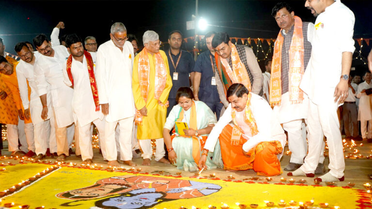 मुख्यमंत्री श्रीराम प्राकट्य पर्व एवं चित्रकूट गौरव दिवस कार्यक्रम में शामिल हुए मुख्यमंत्री श्रीराम प्राकट्य पर्व एवं चित्रकूट गौरव दिवस कार्यक्रम में शामिल हुए