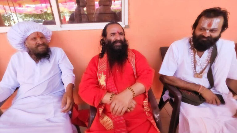 आज अधिकतर हिन्दू सिर्फ दो बच्चों पर रुक जाते ,  ऐसा करेंगे तो आने वाले समय में संतों की संख्या कम हो जाएगी:रविंद्र पुरी महाराज