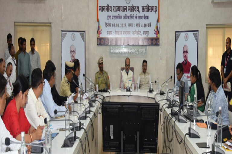 शासकीय सेवक जनता के सेवक होते है। उनकी समस्याओं को हल करना पहली प्राथमिकता: डेका शासकीय सेवक जनता के सेवक होते है। उनकी समस्याओं को हल करना पहली प्राथमिकता: डेका