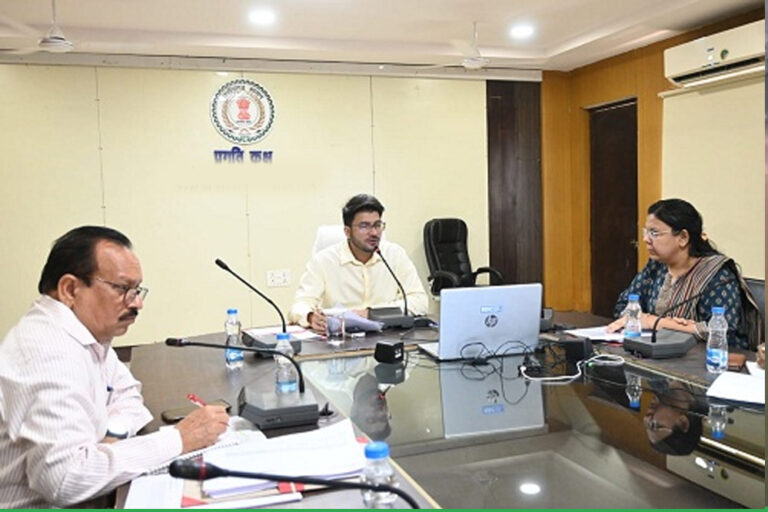 गरियाबंद : राजस्व पखवाड़ा के दूसरे दिन 365 आवेदनों का किया गया निराकरण गरियाबंद : राजस्व पखवाड़ा के दूसरे दिन 365 आवेदनों का किया गया निराकरण