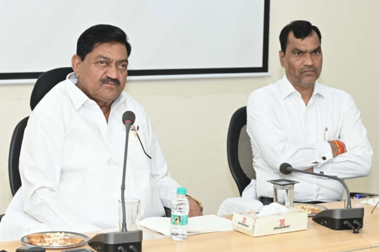 उर्पाजन केंद्रों में शेष धान को शीघ्र उठाव कराने के निर्देश: खाद्य मंत्री श्री बघेल