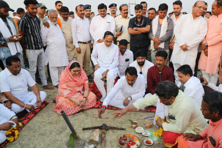 जल संसाधन मंत्री ने तीखड नर्मदापुरम में किया पंप हाउस का भूमि-पूजन पौधरोपण कर दिया पर्यावरण-संरक्षण का संदेश जल संसाधन मंत्री ने तीखड नर्मदापुरम में किया पंप हाउस का भूमि-पूजन पौधरोपण कर दिया पर्यावरण-संरक्षण का संदेश