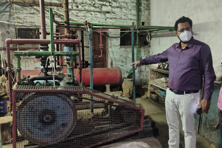 जावरा में बर्फ फैक्ट्री से लीक हुई अमोनिया गैस, सीएसपी के माता-पिता सहित कई की तबीयत बिगड़ी जावरा में बर्फ फैक्ट्री से लीक हुई अमोनिया गैस, सीएसपी के माता-पिता सहित कई की तबीयत बिगड़ी