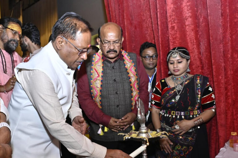 मुख्यमंत्री विश्व बंजारा दिवस पर विशाल बंजारा महाकुंभ कार्यक्रम में हुए शामिल