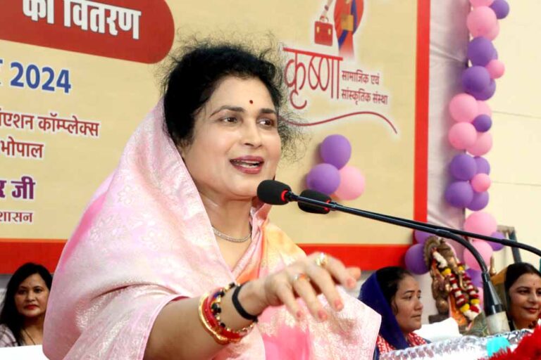 विभागीय कार्य धरातल पर दिखाई दें: राज्यमंत्री श्रीमती गौर