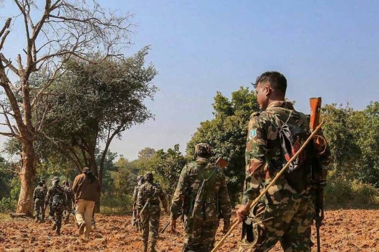 CRPF का छत्तीसगढ़ में बड़ा एक्शन, बीजापुर मुठभेड़ में 3 नक्सली ढेर, सुरक्षाबलों का संयुक्त ऑपरेशन अभी भी जारी