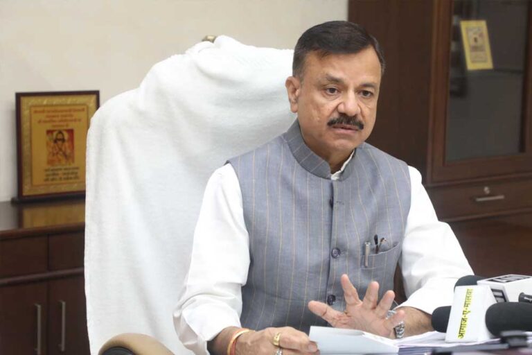 स्कूल शिक्षा मंत्री सिंहने  शिक्षकों की उपस्थिति के लिये ऑनलाइन व्यवस्था की प्रशंसा की, लोक शिक्षण संचालनालय में हुई समीक्षा बैठक