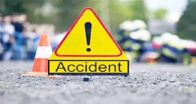 कार में लगी आग, जलकर खाक, जिंदा जला ड्राइवर कार में लगी आग, जलकर खाक, जिंदा जला ड्राइवर