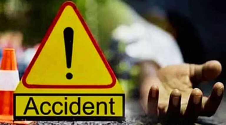 झाबुआ: बोलासा घाट पर टैम्पो ट्रैक्स अनियंत्रित होकर पलटी, 4 की मौत, घायलों को अस्पताल में भर्ती कराया गया