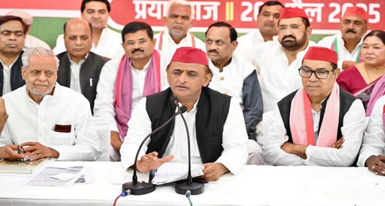 सच्चाई छिपाने और झूठ फैलाने में माहिर है भाजपा, प्रोपेगेंडा पर चल रही है पूरी सरकार: अखिलेश यादव सच्चाई छिपाने और झूठ फैलाने में माहिर है भाजपा, प्रोपेगेंडा पर चल रही है पूरी सरकार: अखिलेश यादव