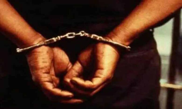 4,75,000 का गांजे सहित तस्कर गिरफ्तार 4,75,000 का गांजे सहित तस्कर गिरफ्तार