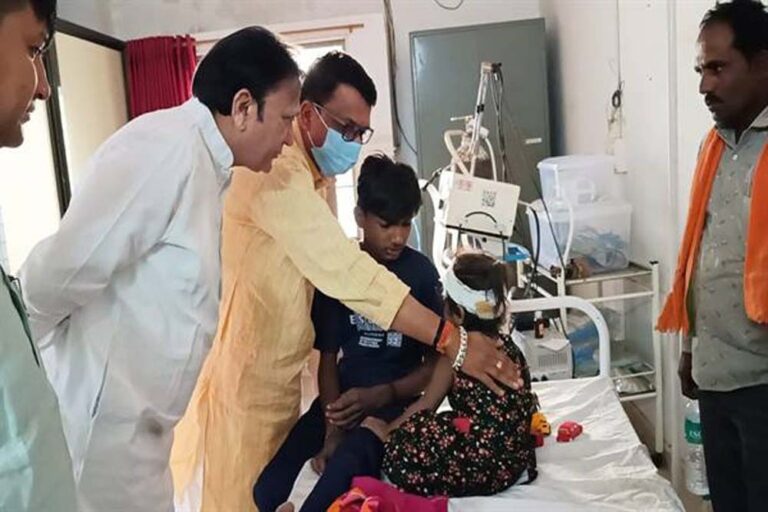 मंत्री चौहान ने बनासकांठा पहुंच कर घायल श्रमिकों का हाल जाना, बंधाया ढांढस