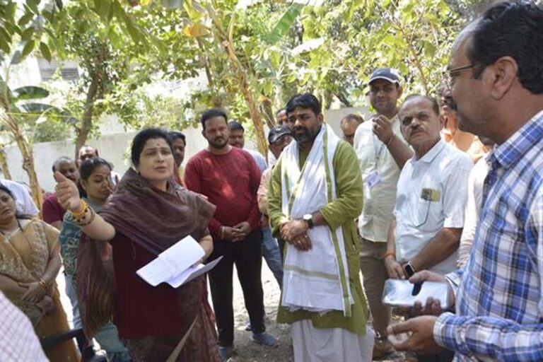 राज्यमंत्री श्रीमती गौर ने किया क्षेत्र का औचक निरीक्षण, जनसमस्याओं का किया त्वरित निराकरण