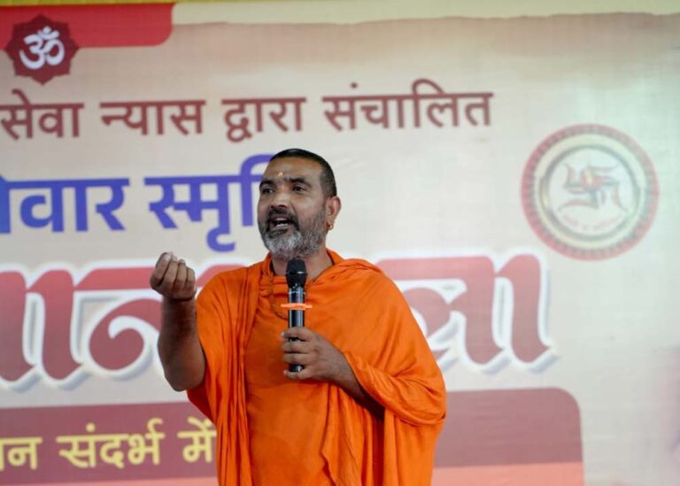 विश्व हिंदुत्व की ओर देख रहा है- स्वामी सूर्यदेव