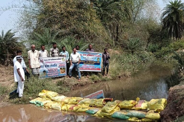 प्रदेश के सभी जिलों में अपार जन सहयोग से हो रहे है जल संरक्षण कार्य प्रदेश के सभी जिलों में अपार जन सहयोग से हो रहे है जल संरक्षण कार्य