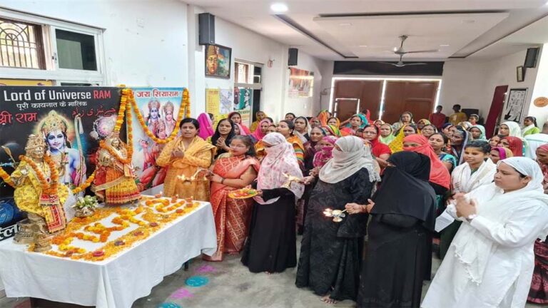 काशी में मुस्लिम महिलाओं ने प्रभु श्रीराम की उतारी आरती, रामनवमी पर दिया एकता और प्रेम का संदेश