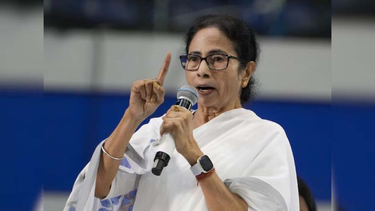हिंसा के बीच वक्फ कानून को लेकर हमलावर ममता बनर्जी, बंगाल में लागू ही नहीं होगा, फिर बवाल क्यों?