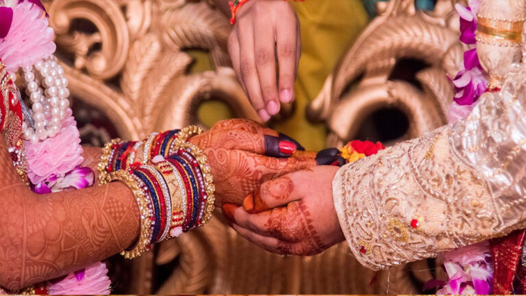 सालढाना में पसंद से शादी करना उपसरपंच को महंगा पड़ा , दस गावों की पंचायत ने सवा लाख का जुर्माना लगाया सालढाना में पसंद से शादी करना उपसरपंच को महंगा पड़ा , दस गावों की पंचायत ने सवा लाख का जुर्माना लगाया